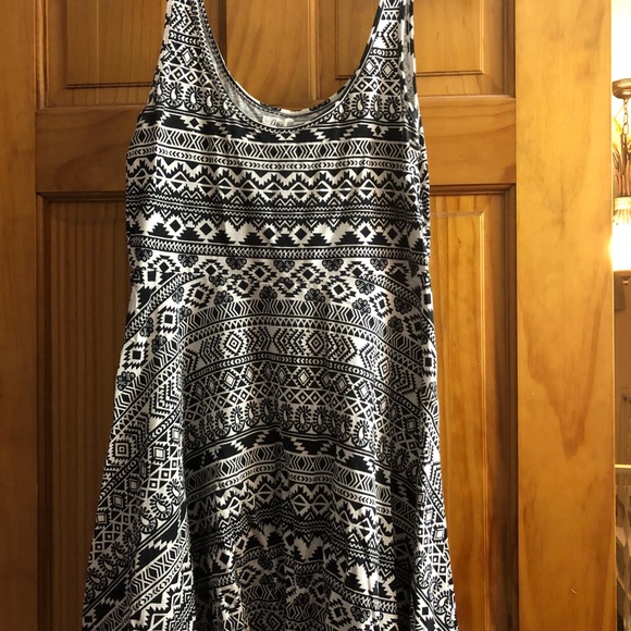 Dresses and shirts - Picture 7 of 8